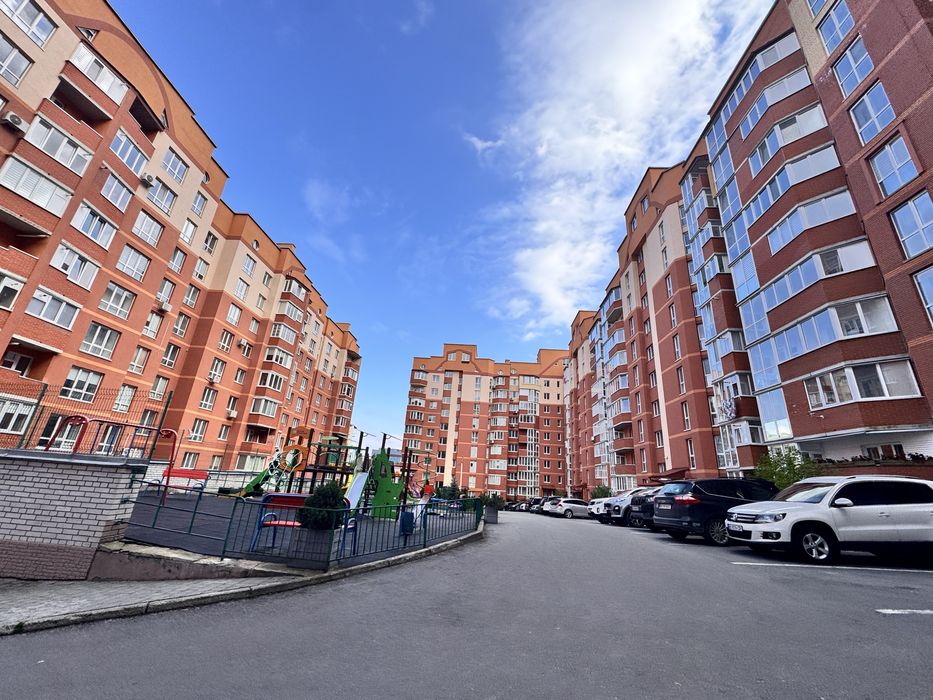 3 кімнатна квартира сира р-н Канада продаж