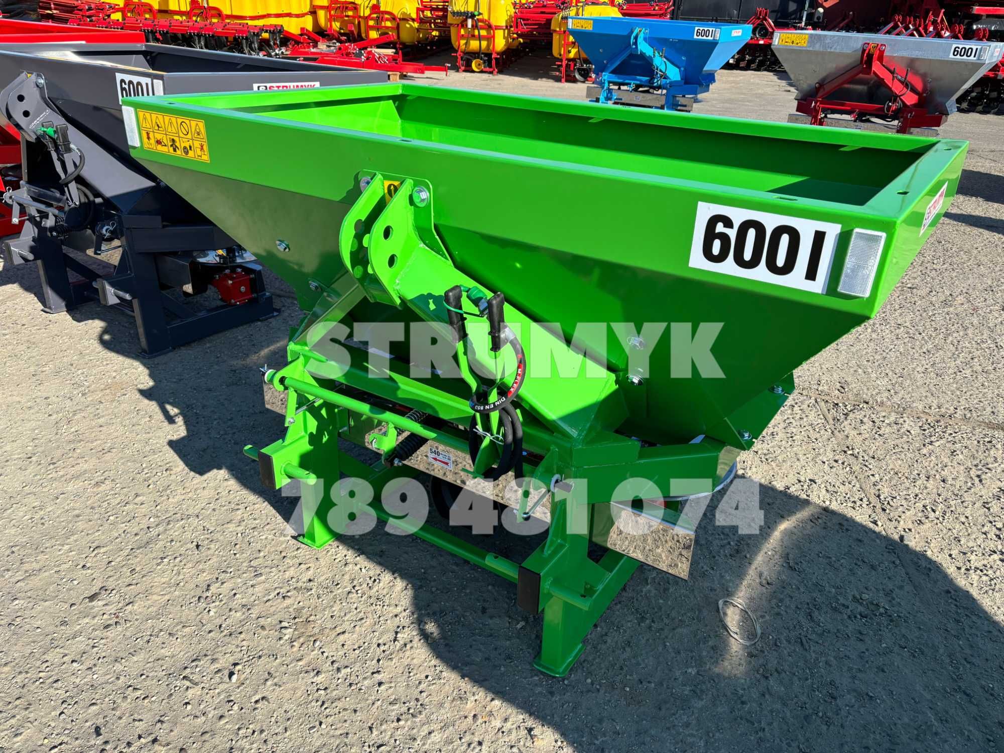 rozsiewacz do nawozu dwutalerzowy Strumyk plandeka/kratka 400l -1600l