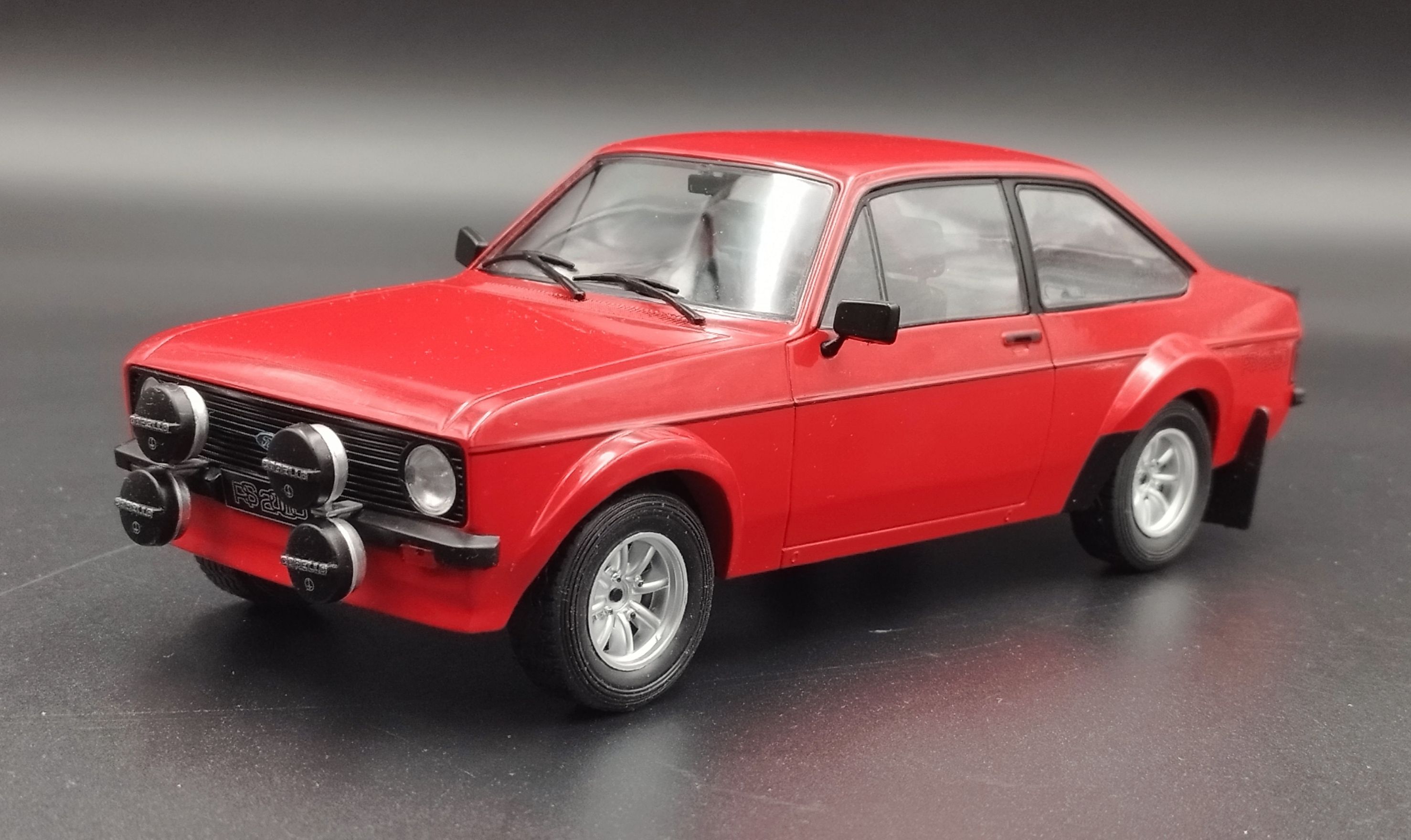 1:18 IXO 1977 Ford Escort MK2 RS 2000 model