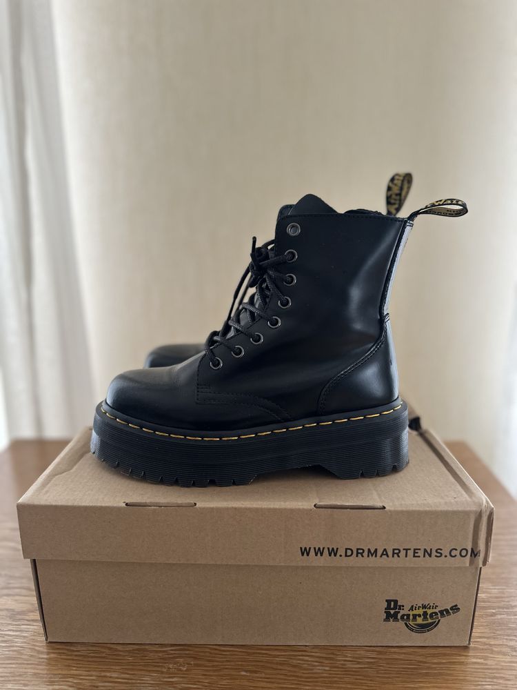 Dr. Martens Jadon Black
