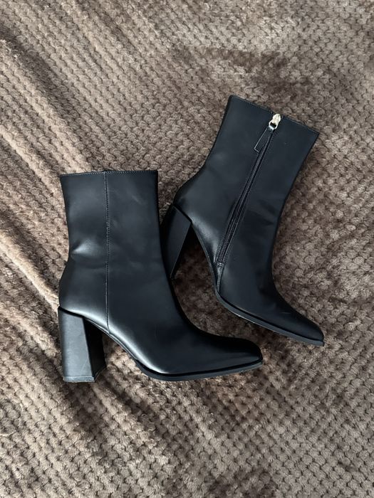 Продам Ботильйони /Черевики Reserved