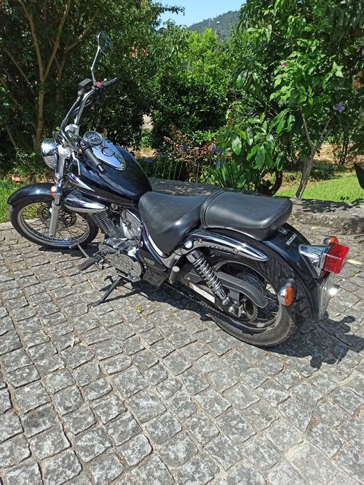 Moto Suzuki Intruder 250
