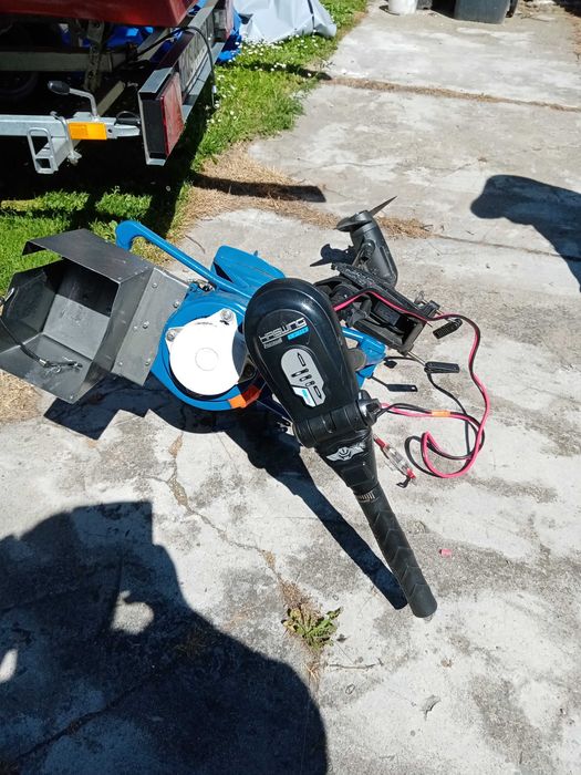 Łódź wędkarsko turystyczna z przyczepą i silnikami