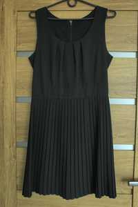 Czarną prostą elegancką plisowana sukienka