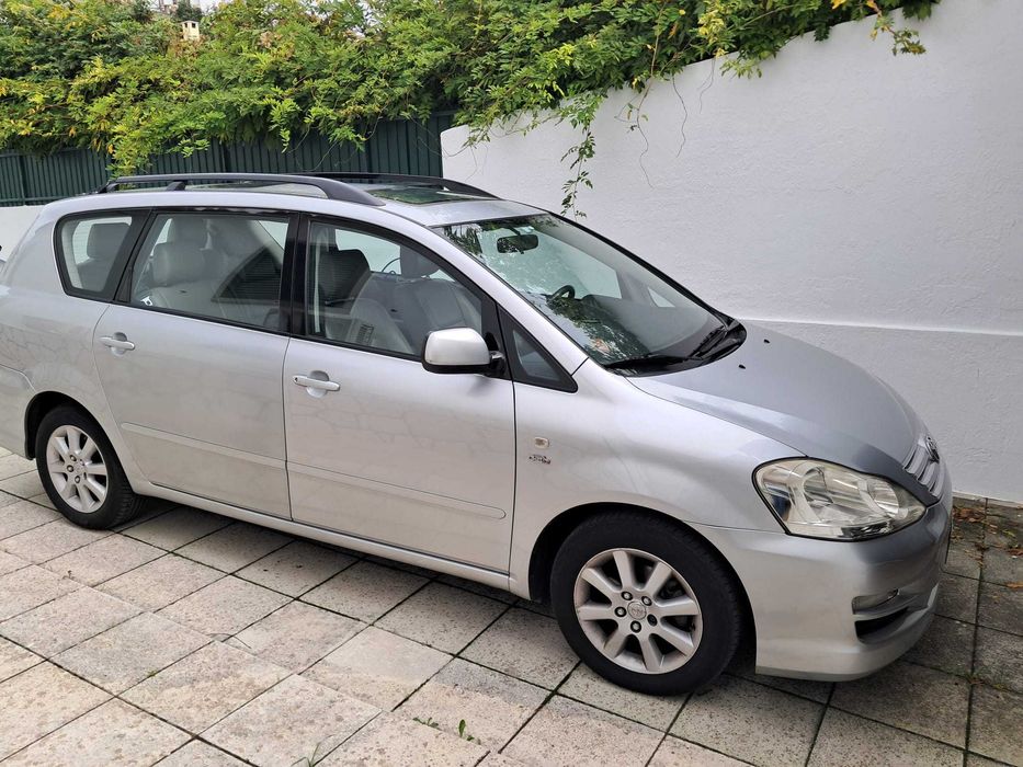 Toyota Avensis Verso 2.0 D-4D Sol