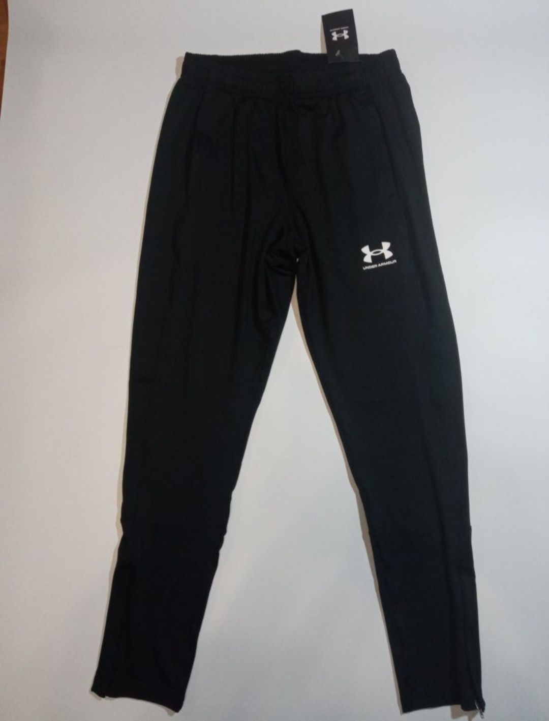 Спортивные штаны Under Armour challenger training pant . Размер S -M.