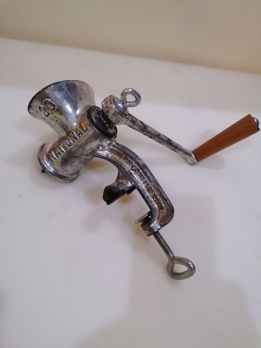 Picador de carne manual SEM USO marca Spong muito ANTIGO