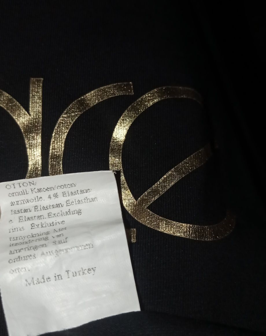 Bluzka na krótki rękaw czarna ze złotym napisem koszulka S Versace