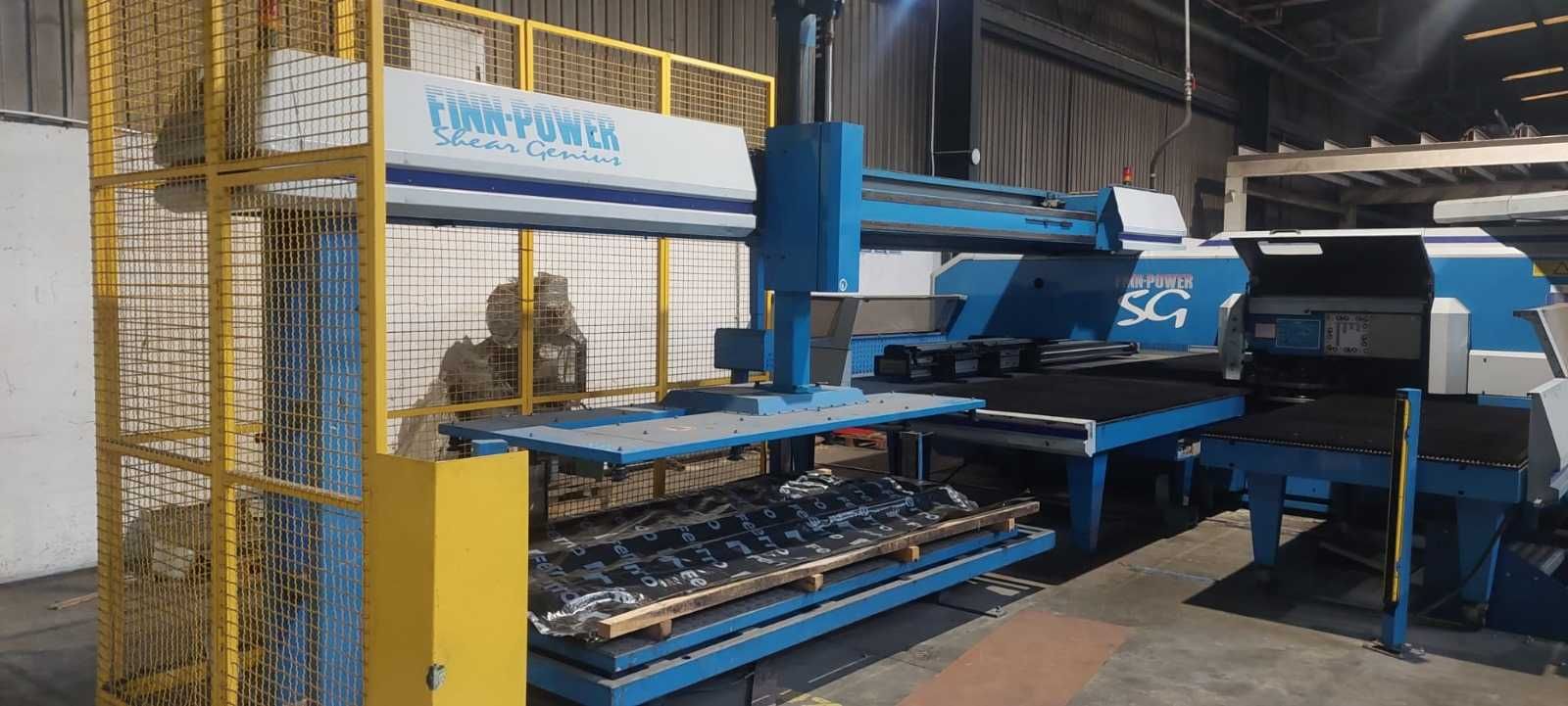 Maquina finn-power SG6 trabalha 3000x1500 ler descrição