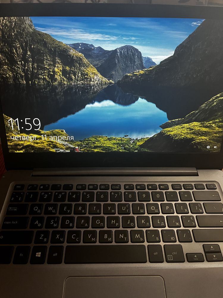 Asus VivoBook E406M