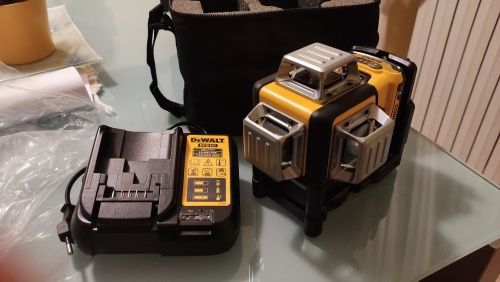 Лазерный 3Д уровень DeWalt 12B