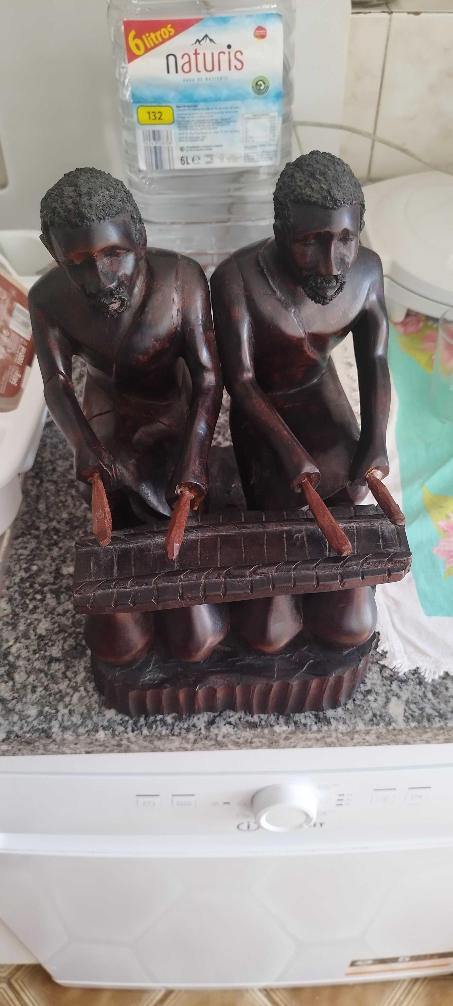 Escultura para desocupar ..sem preço faça a sua proposta...