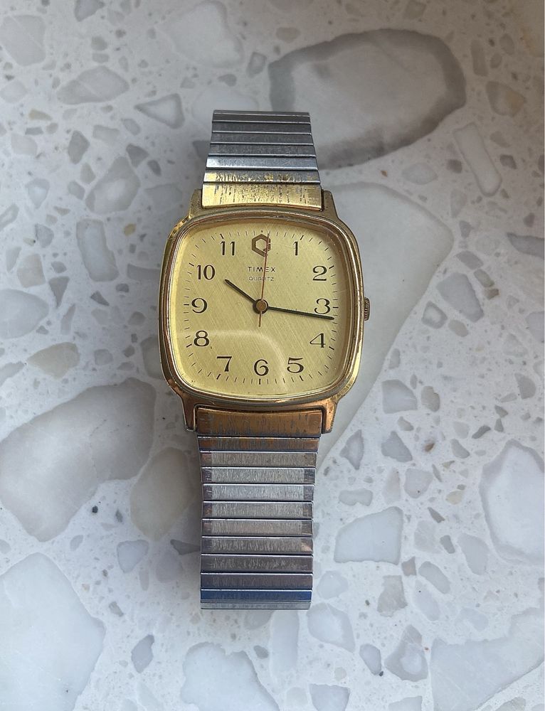 Vintage zegarek kwarcowy Timex Q w złotym odcieniu