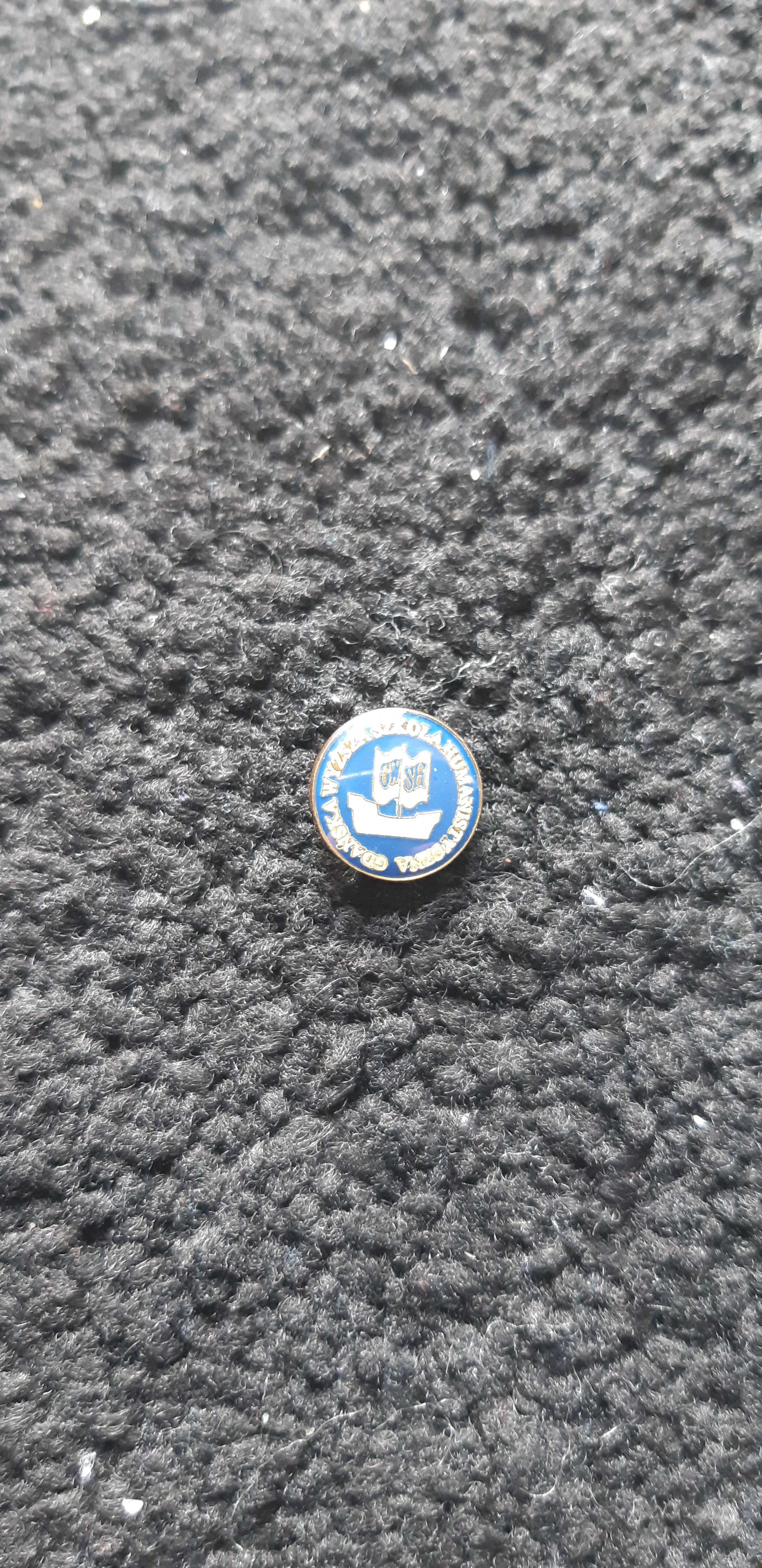 pins przypinka Gdańska Wyższa Szkoła Humanistyczna