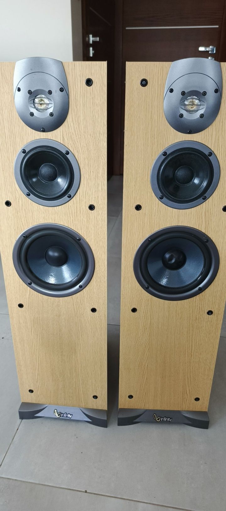 Kolumny Infinity delta 30 uszkodzone