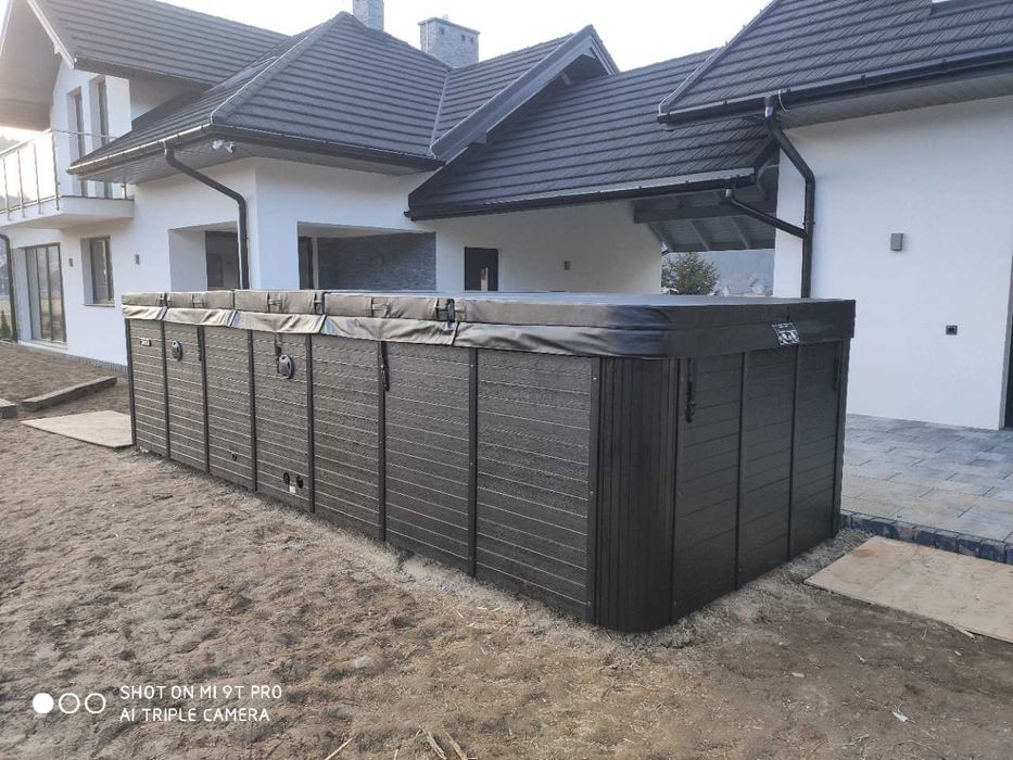 Basen spa z przeciwprądami + wanna z hydromasażem MADAGASKAR