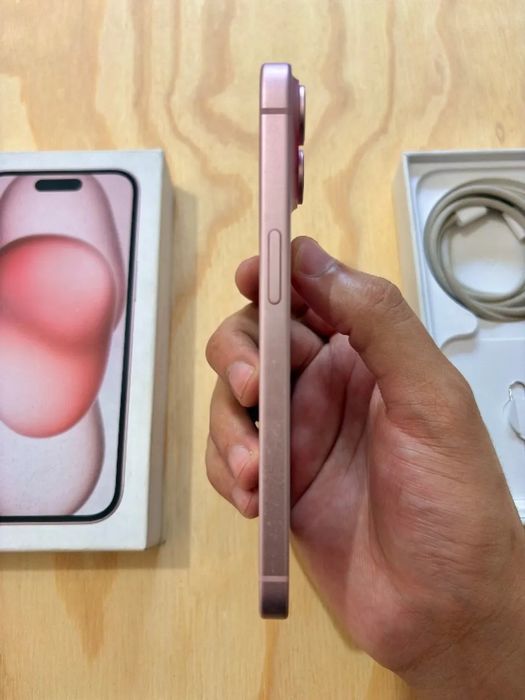 iPhone 15 128gb rosa quase novo
