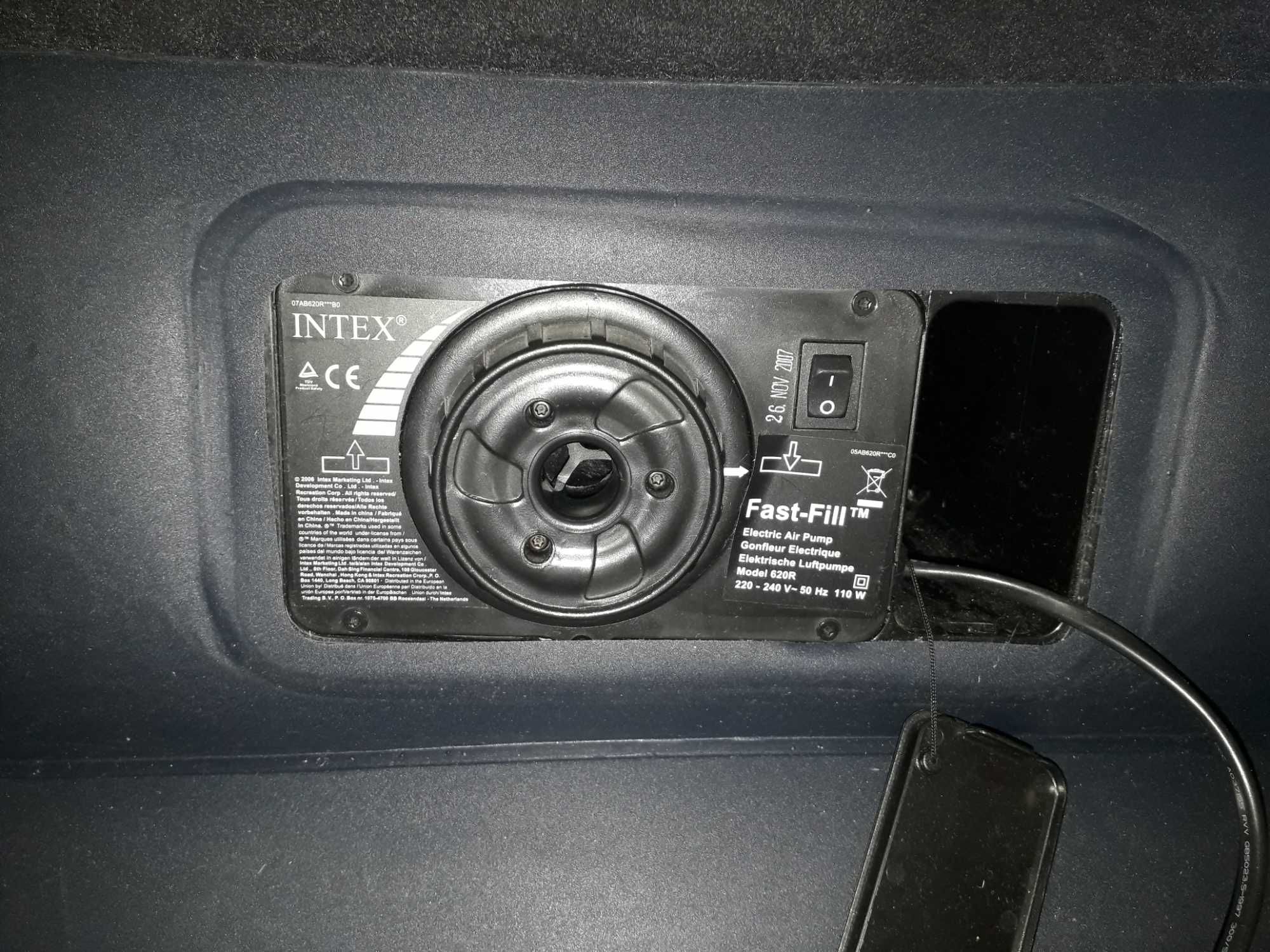 Двоспальна надувне ліжко Intex  152х203х42 см, вбудована електропомпа