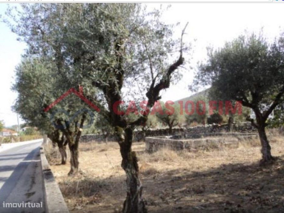 Terreno urbano 880 m² em Arrimal, Porto de Mós