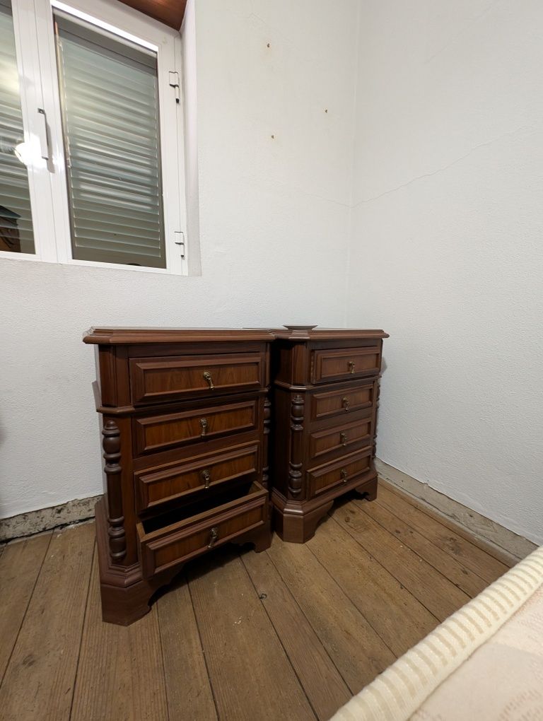 Quarto em Madeira (cama 135x185 c/estrado novo)