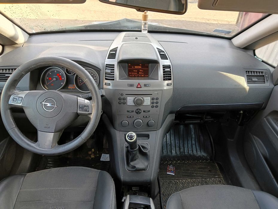 Opel Zafira B- Części - Drzwi / maska / błotnik / klapa / lampa / inne