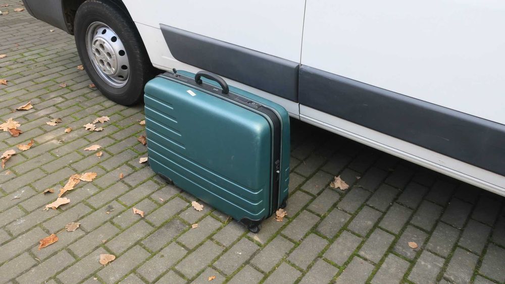 Duża walizka zamek szyfr kluczyk 4 kółka