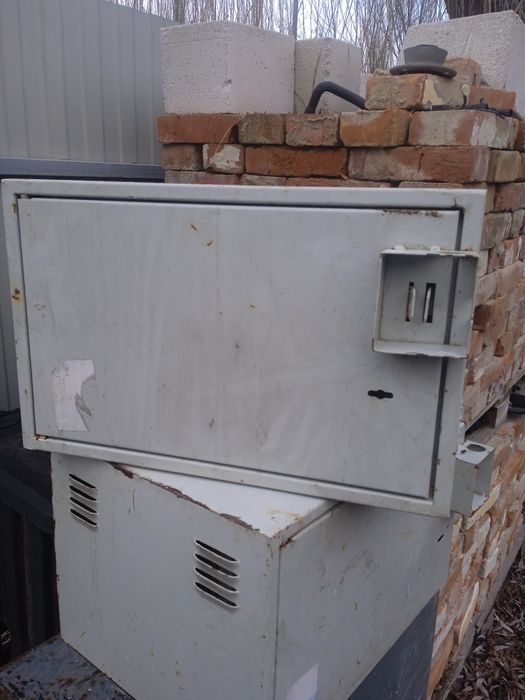 Ящик металический .Хорошо подойдет для грузовика под інструмент.