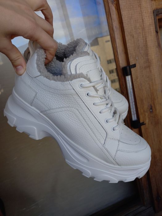 Білі кросівки на хутрі Bistfor 41р уст. 26.5см натур.шкіра осінь/зима