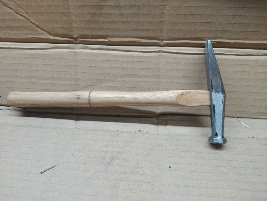 Martelo sapateiro e gaspeadeira