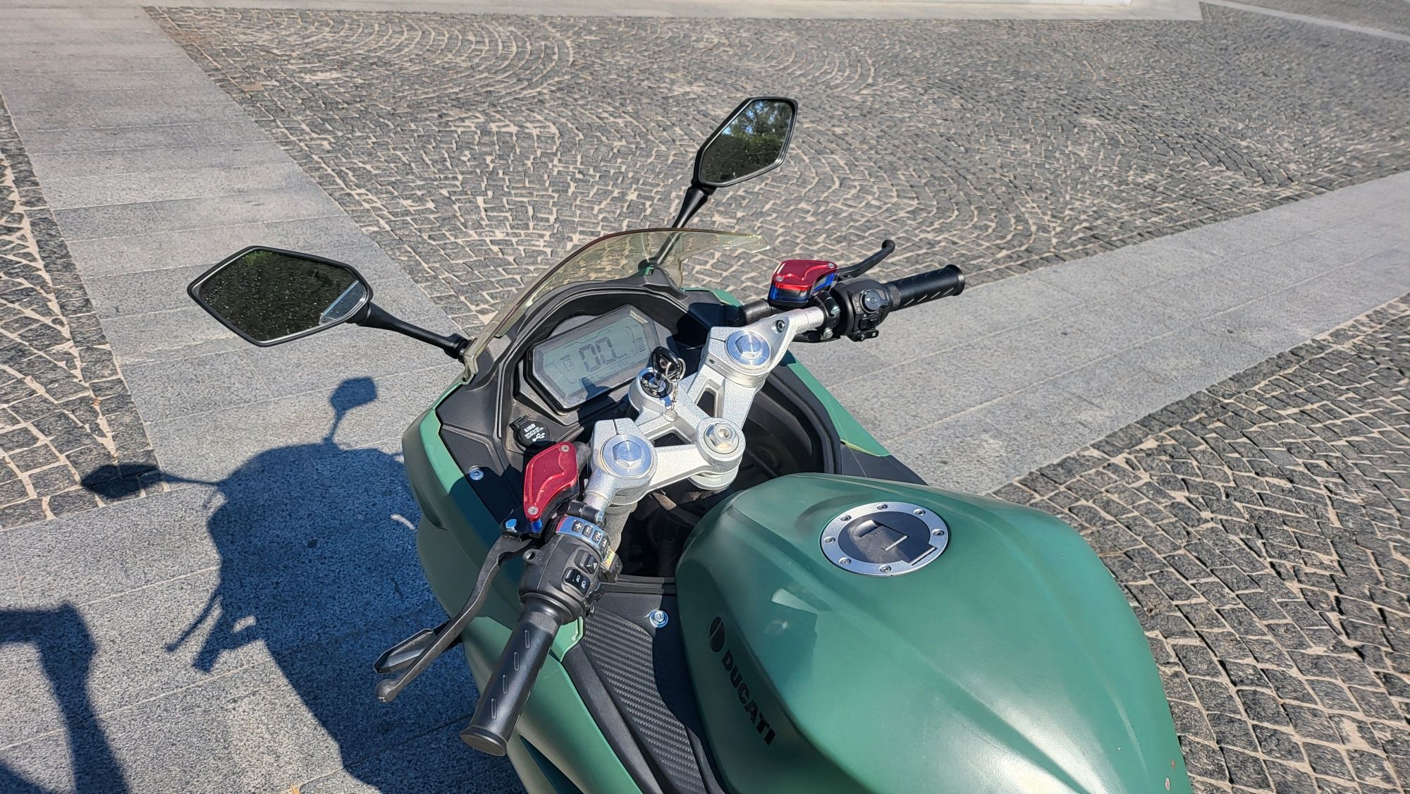 Продам электромотоцикл "Ducati Pinegale"
