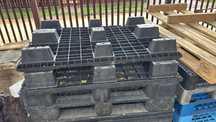 Palety plastikowe 130x110 oddam za darmo