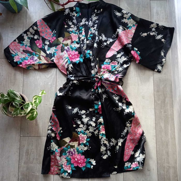 Piękne kimono, szlafrok w kwiaty - rozmiar S/M
