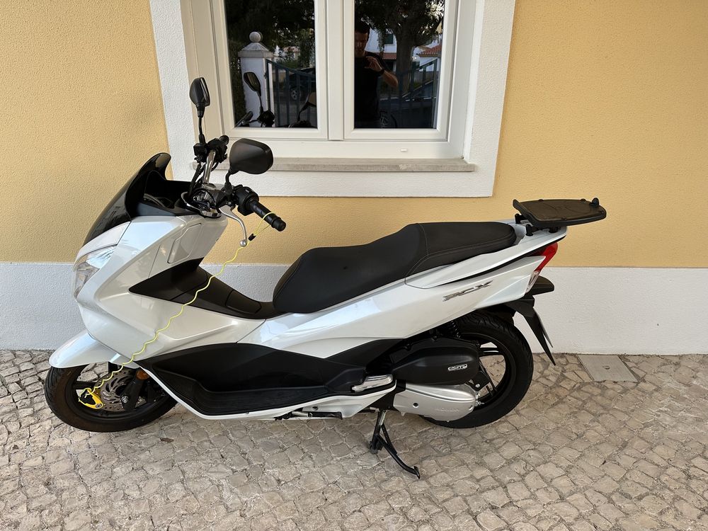 Honda PCX branca