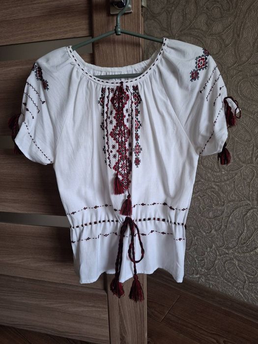 Вишиванка на дівчинку на ріст 152