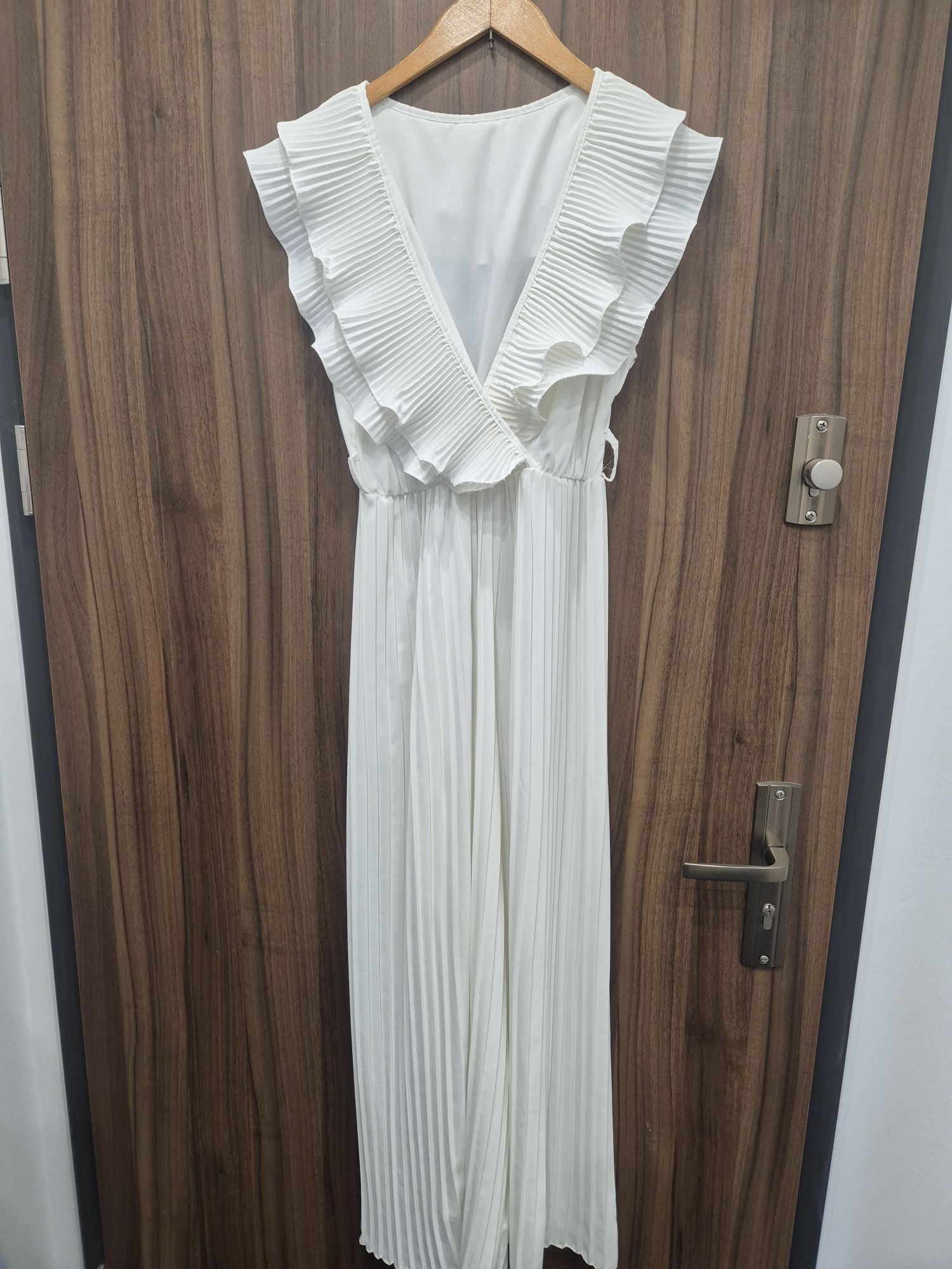 Kombinezon biały elegancki wizytowy jak nowy L