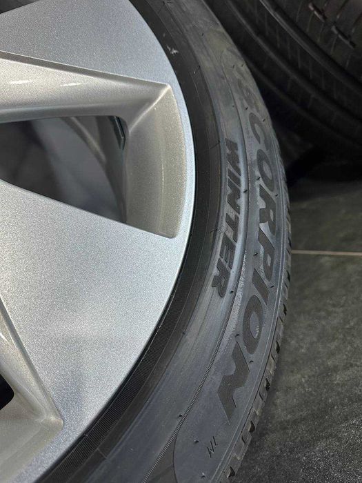 Нові ОРИГІНАЛЬНІ диски R20 для JAGUAR I‑PACE в зборі з зимовими шинами