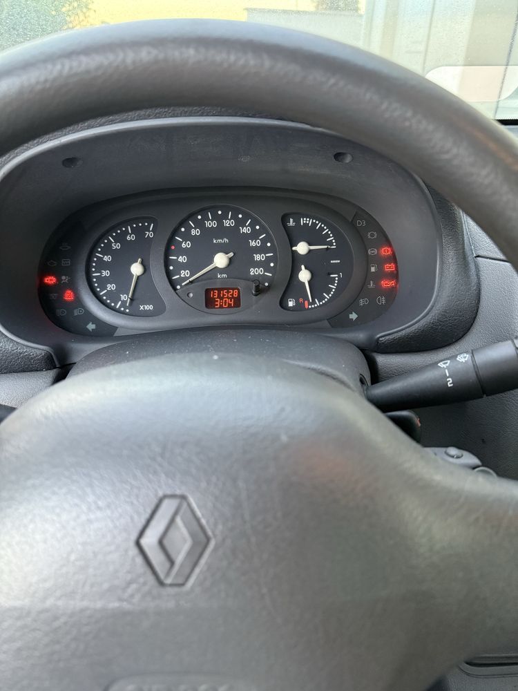 Renault clio 1.2 gasolina ( poucos kms )