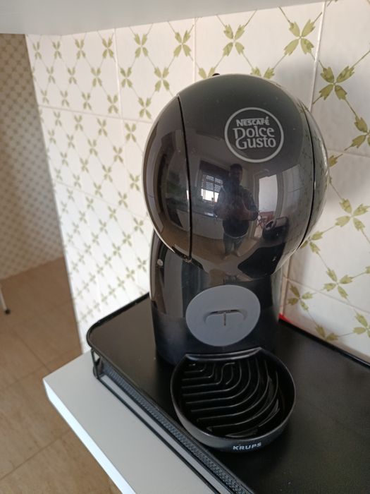 Maquina café Dolce Gusto + Porta cápsulas