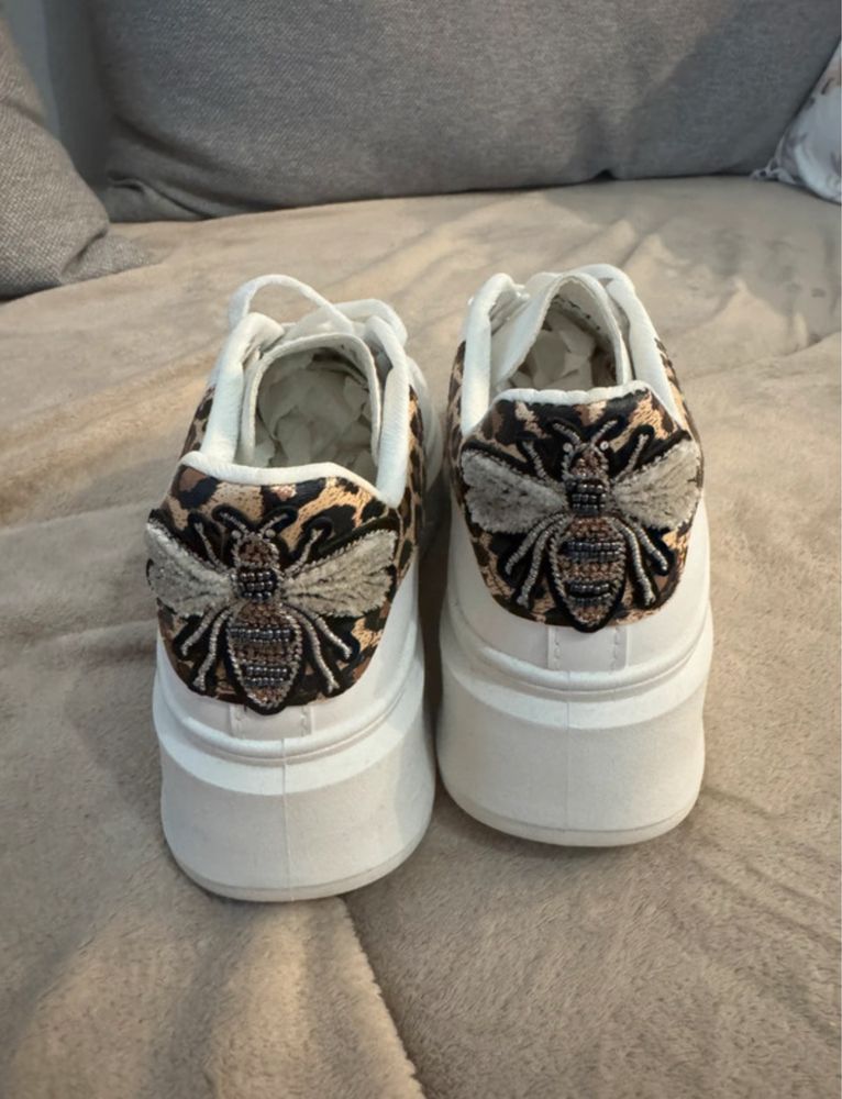 biale buty na wysokiej podeszwie butik