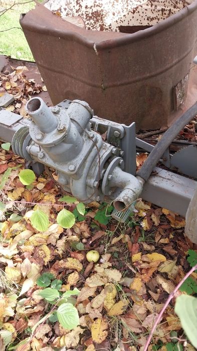 Бочка на 3.2т на колесах з насосом, хороший стан