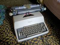 Stara maszyna do pisania Olympia