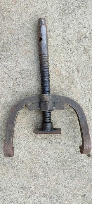 Tensor de Fuso de Metal Forjado Antigo