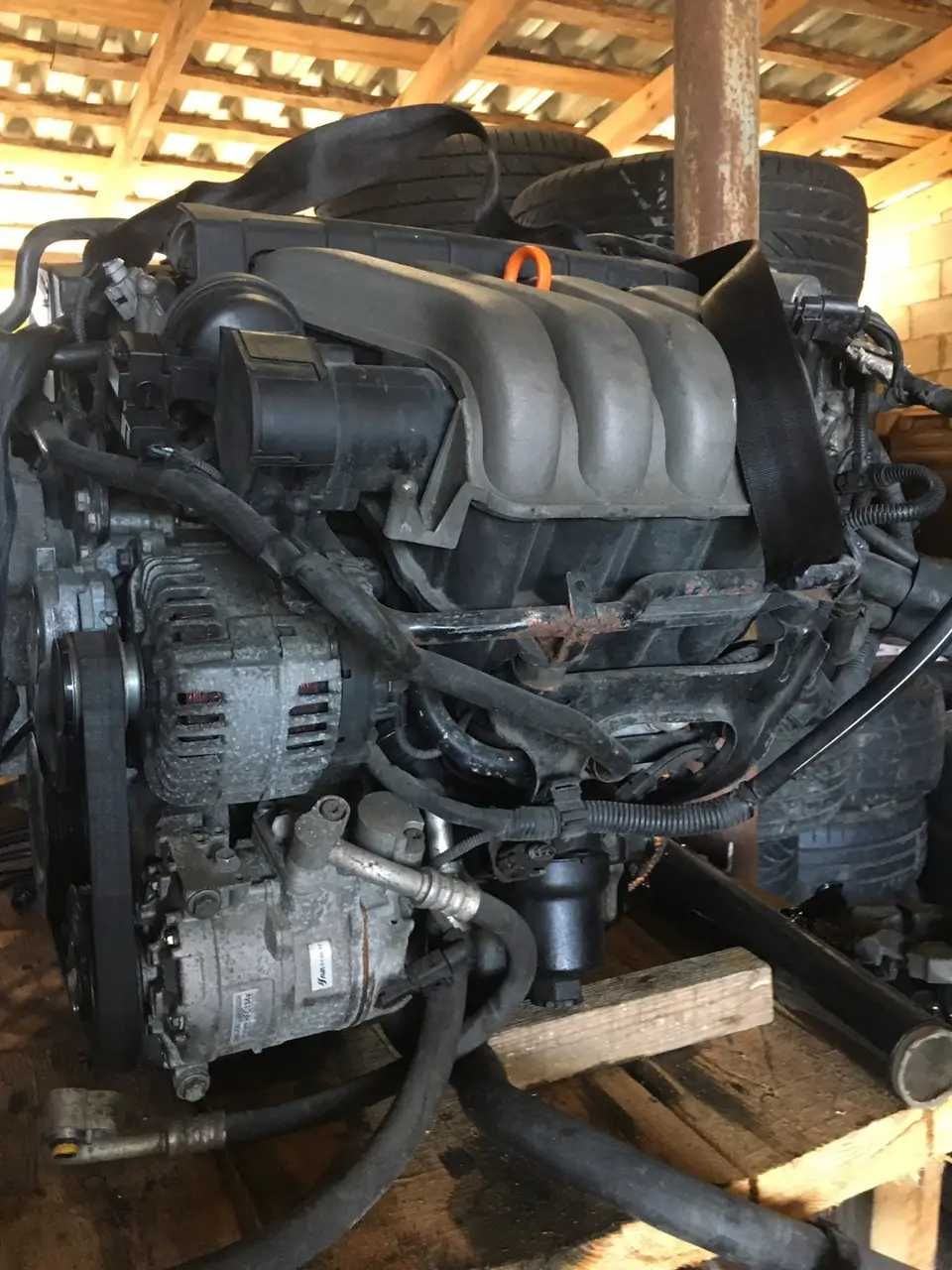 Двигун  Volkswagen touran 2.0 fsi blx