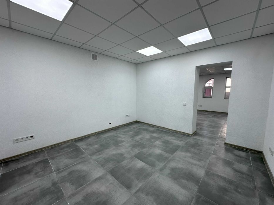 Продаж приміщення 1 поверх центр