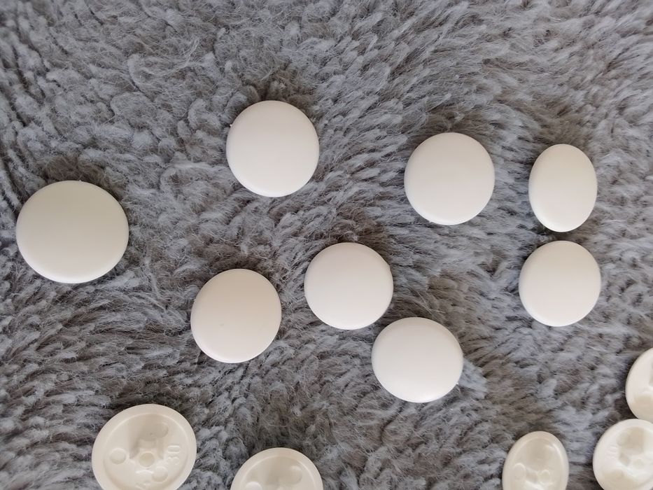 Nowe zaślepki białe 50 sztuk- 15mm