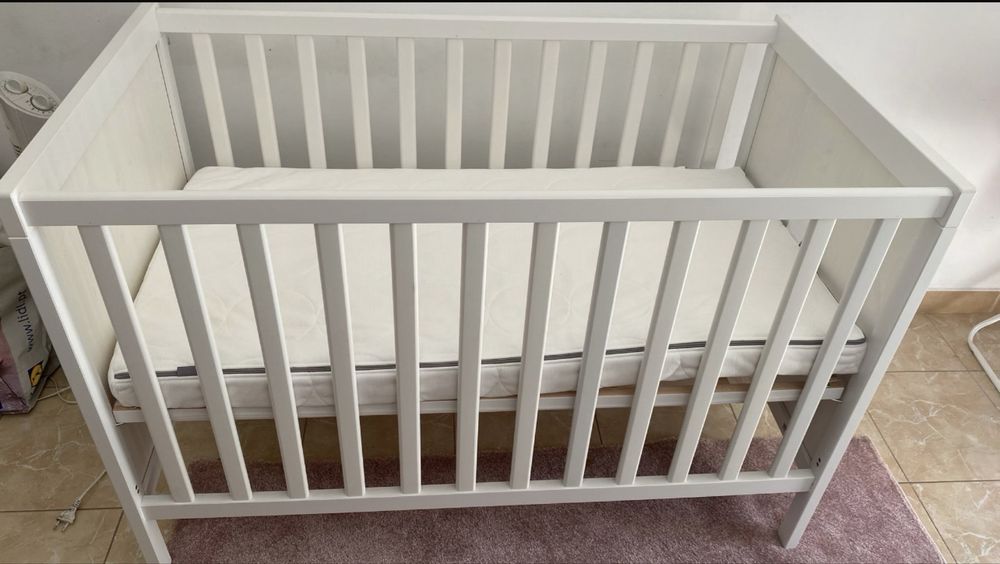 Vendo berço + colchao nunca usado