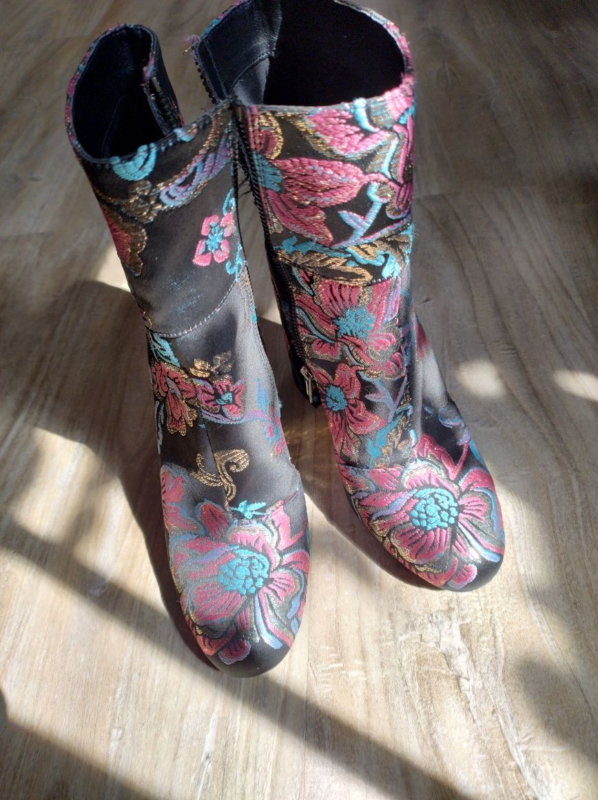 Buty na słupku r.36