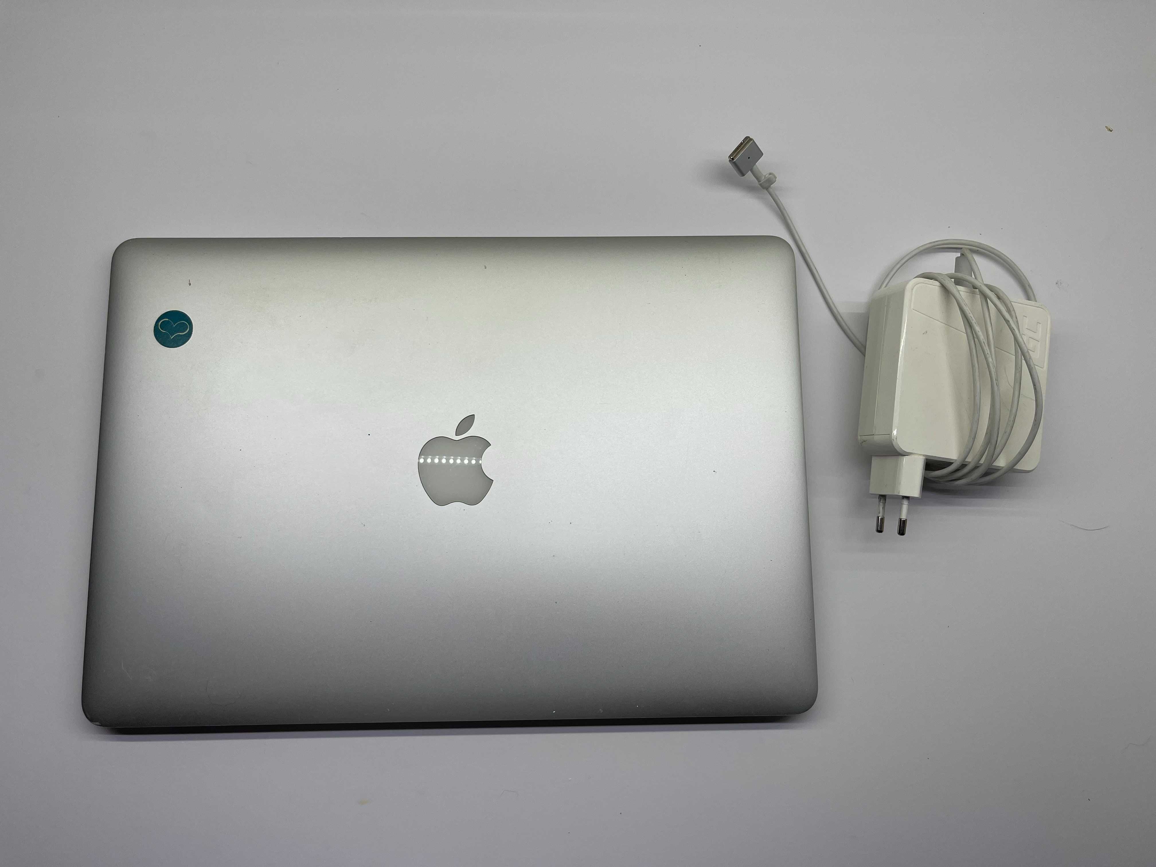 MacBook Pro 15” (Mid 2014), i7, 16GB RAM, GT 750M – uszkodzona matryca
