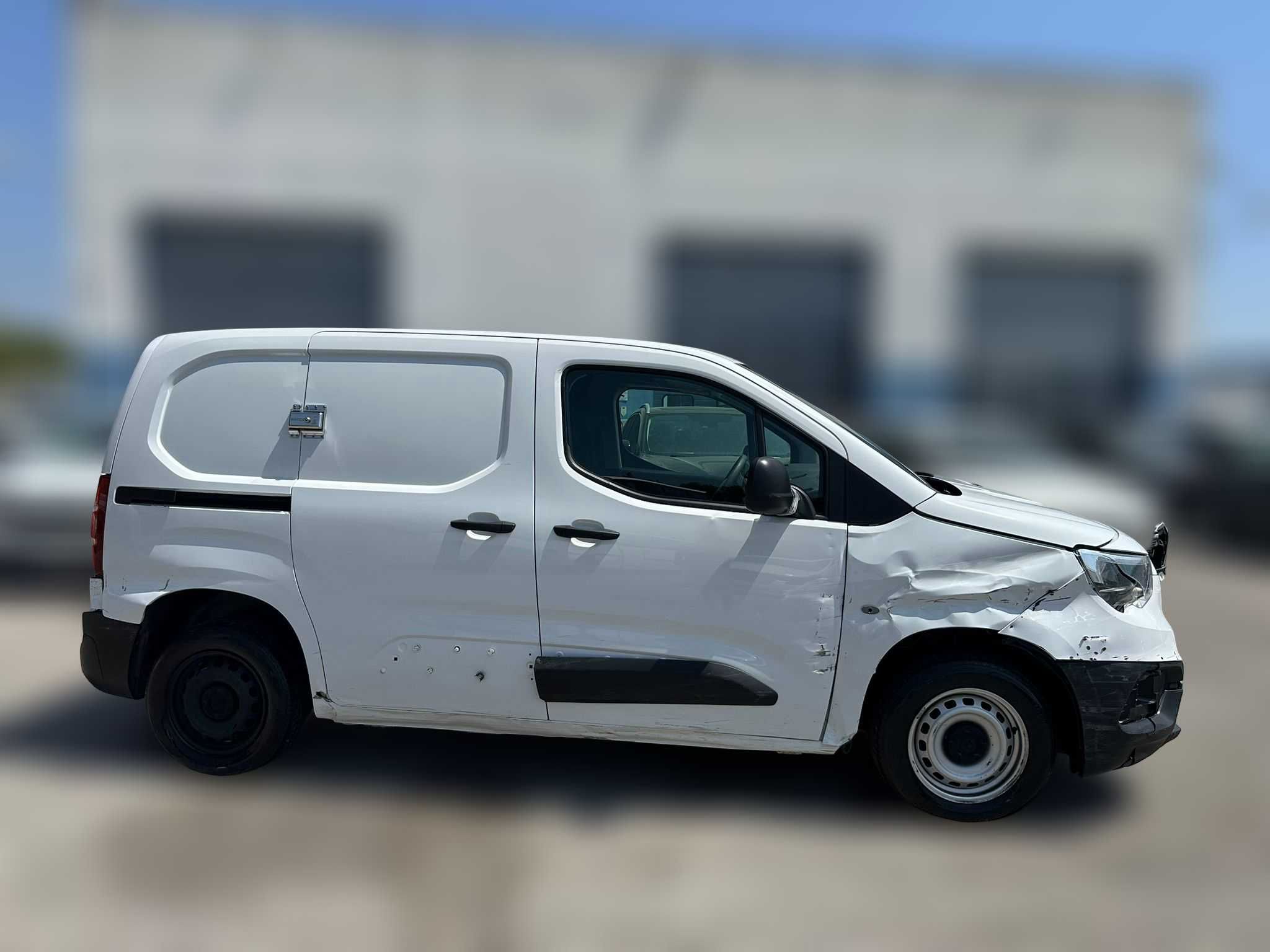 Opel Combo E 1.5D 102cv 3 Lug 2023 Iva dedutivel Salvado