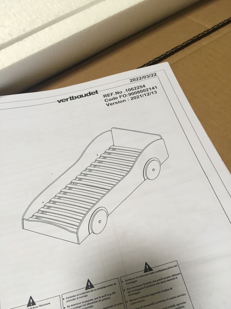 Estrutura de cama - em forma de carro corrida